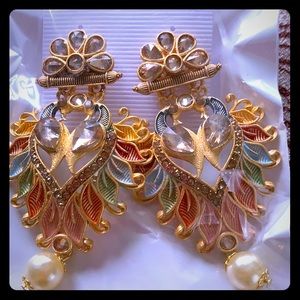 Weight less large ear hangings with pearl drop